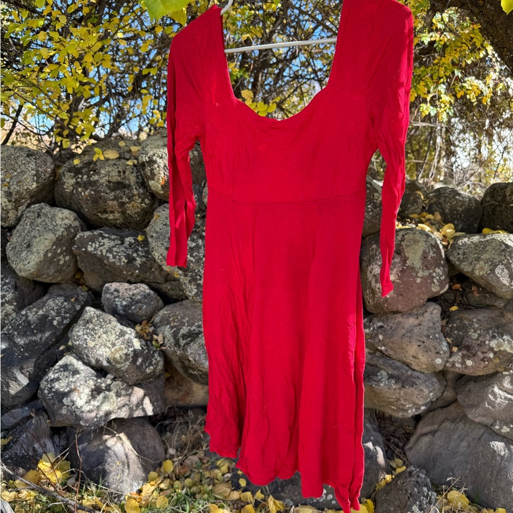 Soprano Vibrant Red Midi Dress
